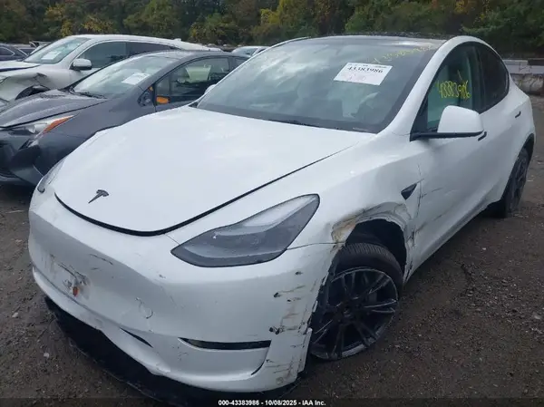 7SAYGDEE8SA342844 2025 TESLA MODEL Y - Image 2