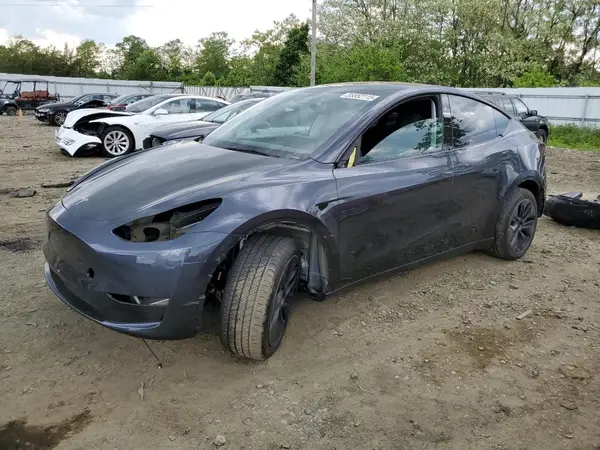 7SAYGDEE8SA344335 2025 TESLA MODEL Y - Image 1