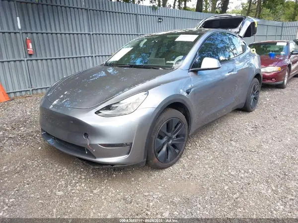 7SAYGDEE8SA352337 2025 TESLA MODEL Y - Image 2