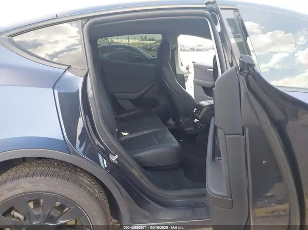 7SAYGDEE8SA359952 2025 TESLA MODEL Y - Image 8