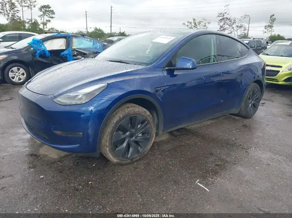 7SAYGDEE8SA364648 2025 TESLA MODEL Y - Image 2