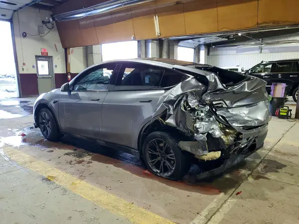 7SAYGDEE8SA366349 2025 TESLA MODEL Y - Image 2
