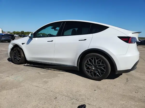 7SAYGDEE8SA366657 2025 TESLA MODEL Y - Image 2