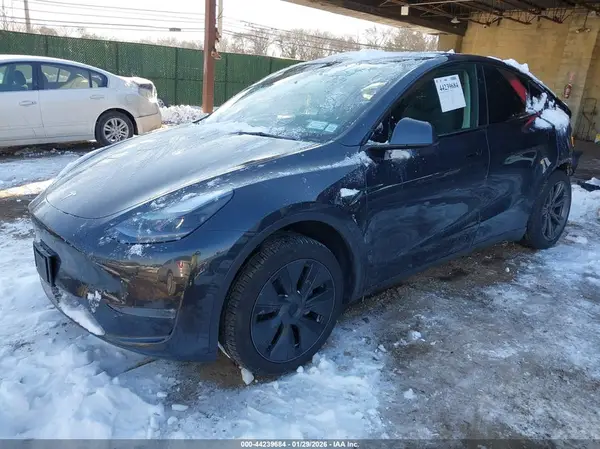 7SAYGDEE8SA367257 2025 TESLA MODEL Y - Image 2