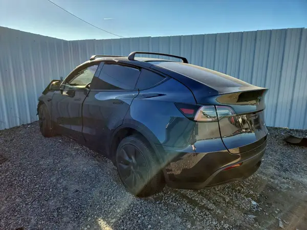 7SAYGDEE8SA368375 2025 TESLA MODEL Y - Image 2
