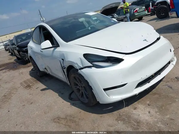 7SAYGDEE8SA370093 2025 TESLA MODEL Y - Image 1