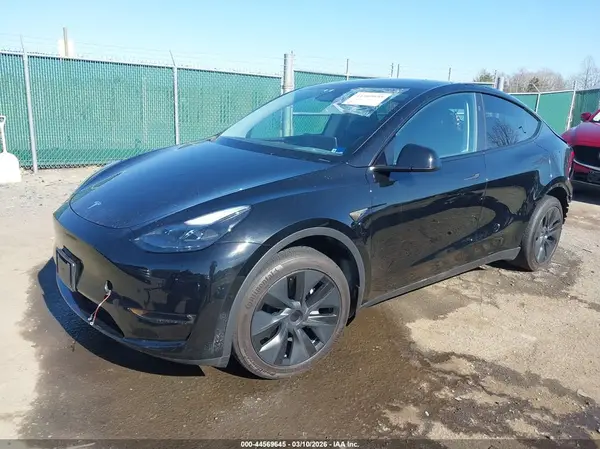 7SAYGDEE8SF215675 2025 TESLA MODEL Y - Image 2