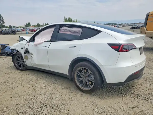 7SAYGDEE8SF215952 2025 TESLA MODEL Y - Image 2