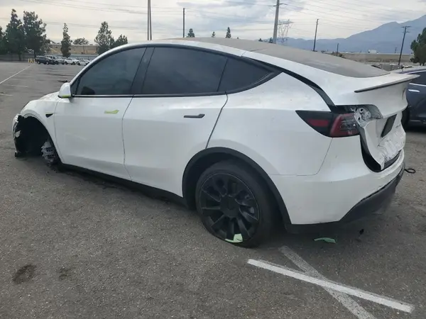7SAYGDEE8SF218902 2025 TESLA MODEL Y - Image 2