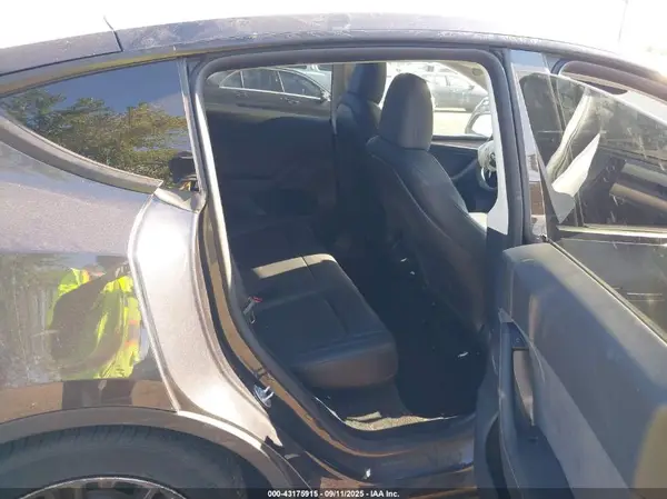 7SAYGDEE8SF222433 2025 TESLA MODEL Y - Image 8