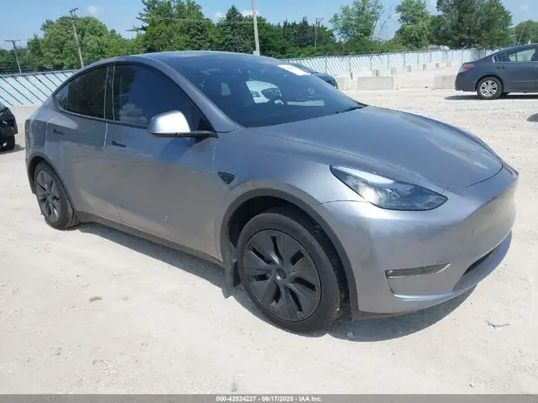 7SAYGDEE8SF224733 2025 TESLA MODEL Y - Image 1