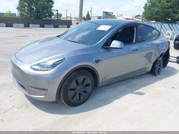 7SAYGDEE8SF224733 2025 TESLA MODEL Y - Image 2