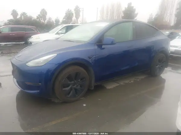 7SAYGDEE8SF238602 2025 TESLA MODEL Y - Image 2