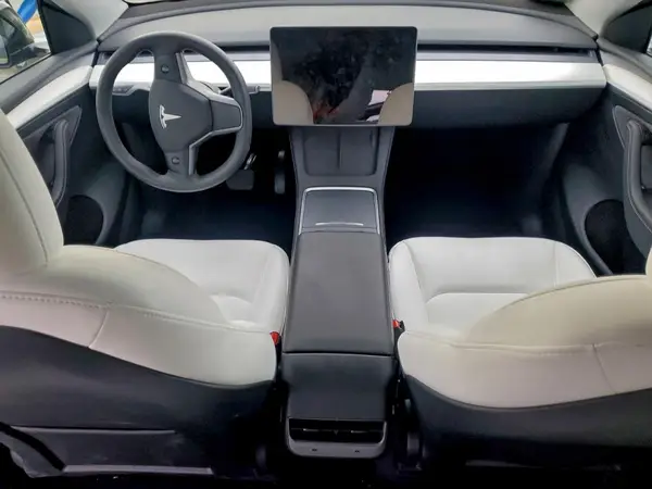 7SAYGDEE8SF239703 2025 TESLA MODEL Y - Image 8