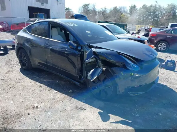 7SAYGDEE8SF244254 2025 TESLA MODEL Y - Image 1