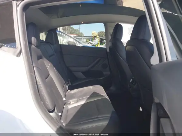 7SAYGDEE8SF256856 2025 TESLA MODEL Y - Image 8