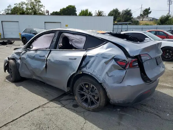 7SAYGDEE8SF263595 2025 TESLA MODEL Y - Image 2