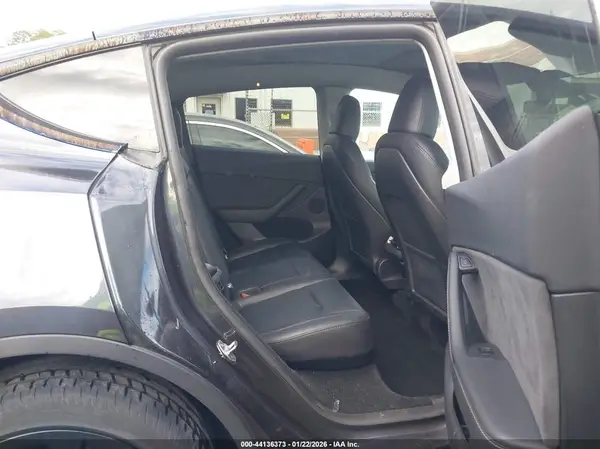 7SAYGDEE8SF270675 2025 TESLA MODEL Y - Image 8