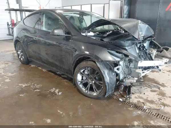 7SAYGDEE8SF286147 2025 TESLA MODEL Y - Image 1