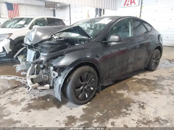 7SAYGDEE8SF286147 2025 TESLA MODEL Y - Image 2