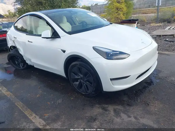 7SAYGDEE8SF295138 2025 TESLA MODEL Y - Image 1