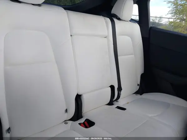 7SAYGDEE8SF295138 2025 TESLA MODEL Y - Image 8