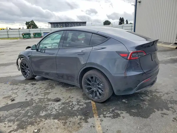 7SAYGDEE8SF305845 2025 TESLA MODEL Y - Image 2
