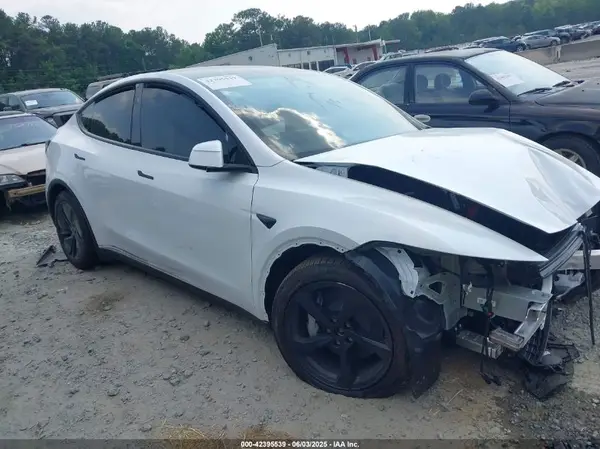 7SAYGDEE8TA382584 2026 TESLA MODEL Y - Image 1