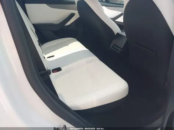 7SAYGDEE8TA382584 2026 TESLA MODEL Y - Image 8