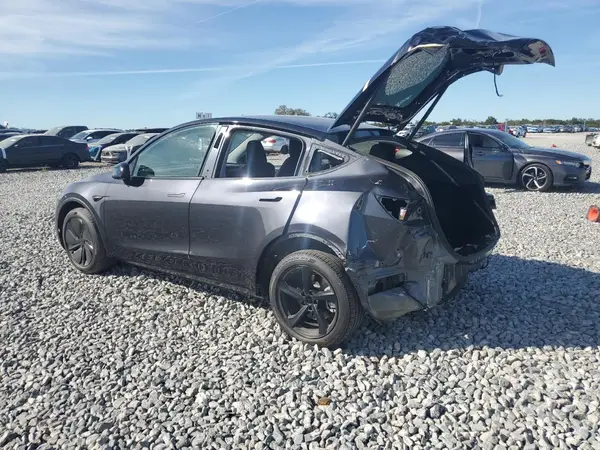 7SAYGDEE8TA385811 2026 TESLA MODEL Y - Image 2