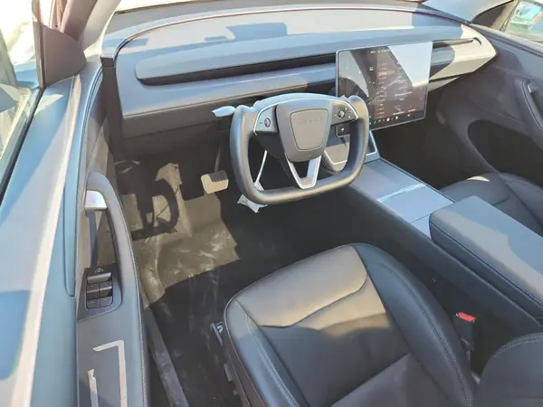 7SAYGDEE8TA385811 2026 TESLA MODEL Y - Image 8