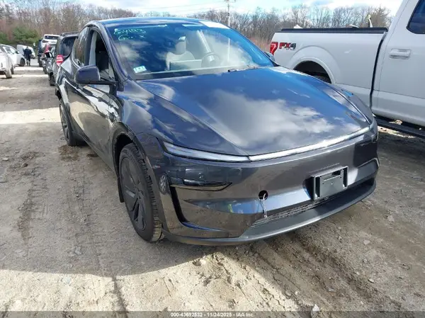 7SAYGDEE8TA444193 2026 TESLA MODEL Y - Image 1