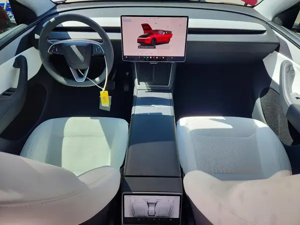7SAYGDEE8TA447997 2026 TESLA MODEL Y - Image 8