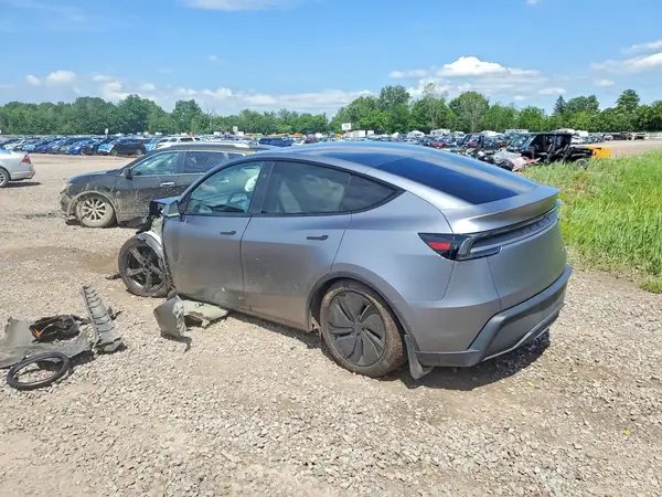 7SAYGDEE8TA452729 2026 TESLA MODEL Y - Image 2