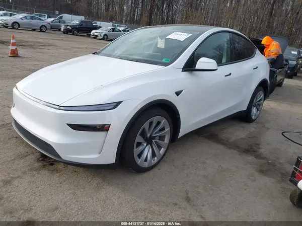 7SAYGDEE8TA456828 2026 TESLA MODEL Y - Image 2