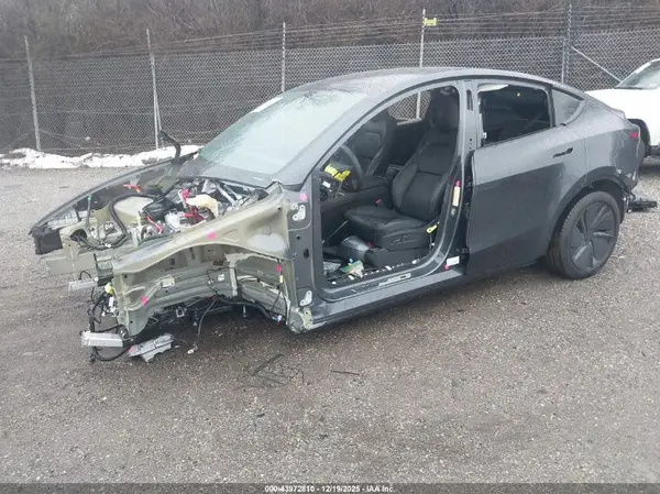 7SAYGDEE8TA459793 2026 TESLA MODEL Y - Image 2