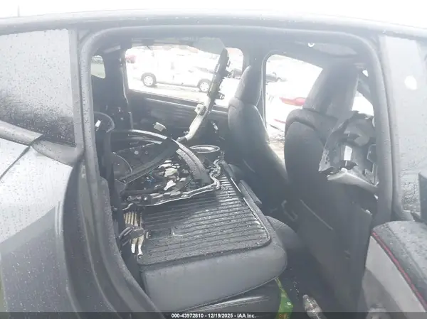 7SAYGDEE8TA459793 2026 TESLA MODEL Y - Image 8