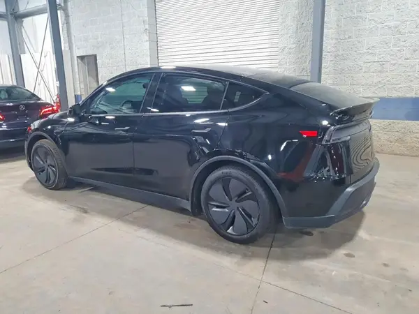 7SAYGDEE8TA625813 2026 TESLA MODEL Y - Image 2