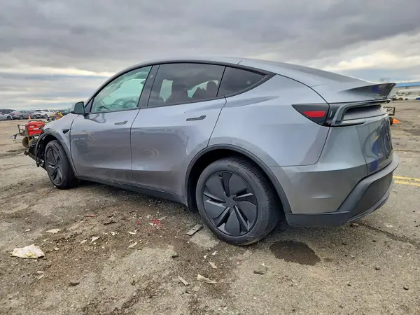 7SAYGDEE8TA639422 2026 TESLA MODEL Y - Image 2