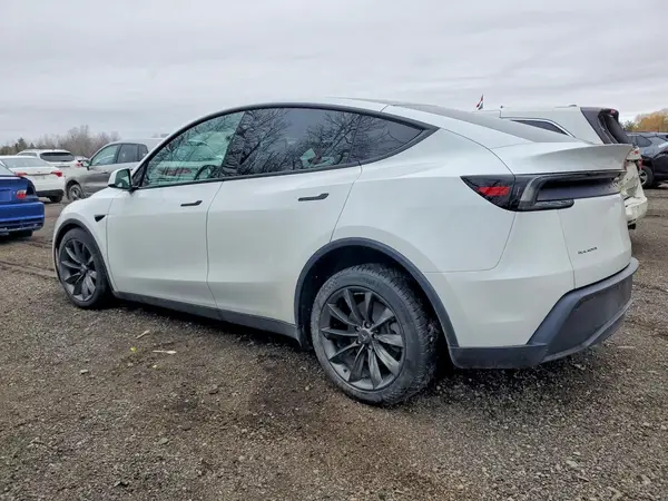 7SAYGDEE8TF323411 2026 TESLA MODEL Y - Image 2