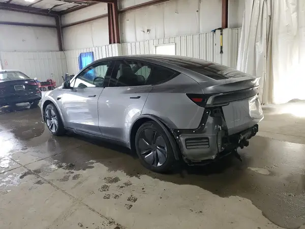 7SAYGDEE8TF323702 2026 TESLA MODEL Y - Image 2