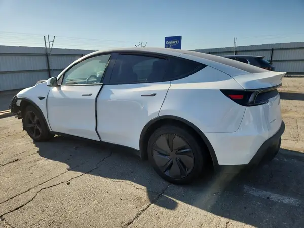 7SAYGDEE8TF327443 2026 TESLA MODEL Y - Image 2