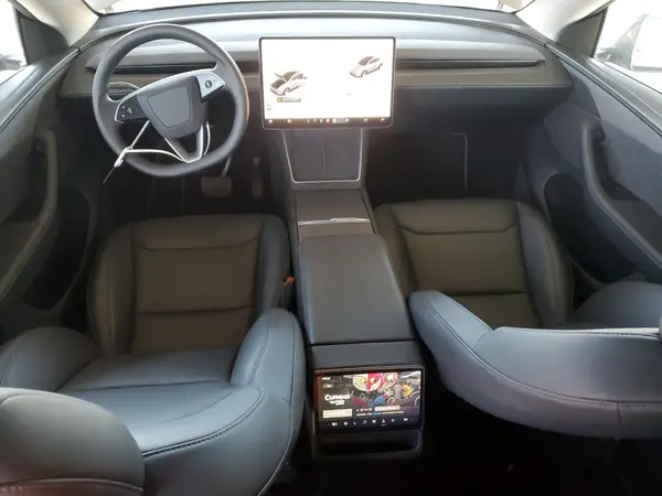 7SAYGDEE8TF328964 2026 TESLA MODEL Y - Image 8