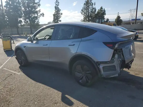 7SAYGDEE8TF336725 2026 TESLA MODEL Y - Image 2