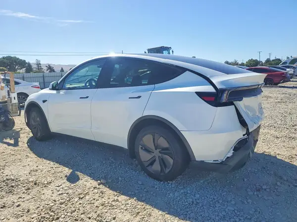 7SAYGDEE8TF338880 2026 TESLA MODEL Y - Image 2