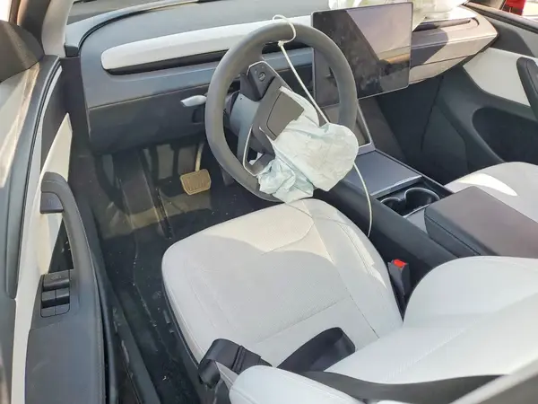 7SAYGDEE8TF340323 2026 TESLA MODEL Y - Image 8