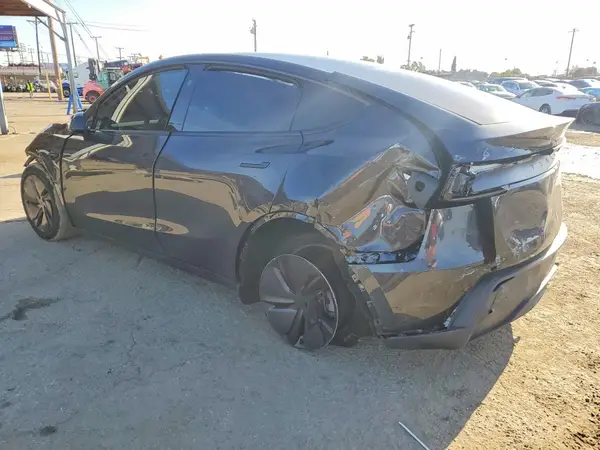 7SAYGDEE8TF355016 2026 TESLA MODEL Y - Image 2