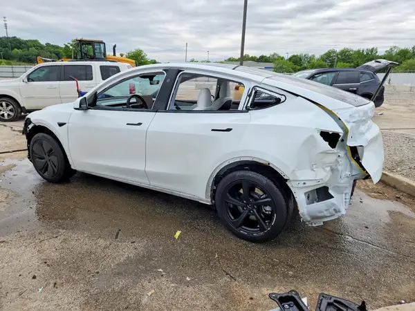 7SAYGDEE8TF359387 2026 TESLA MODEL Y - Image 2