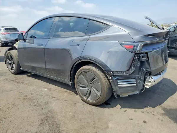 7SAYGDEE8TF363343 2026 TESLA MODEL Y - Image 2