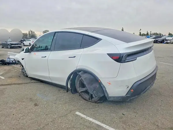 7SAYGDEE8TF365626 2026 TESLA MODEL Y - Image 2